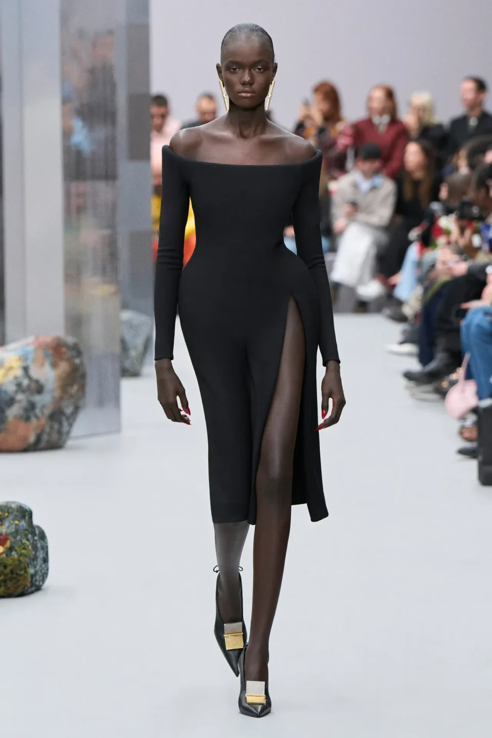 00045-acne-studios-fall-2025-ready-to-wear-credit-gorunway