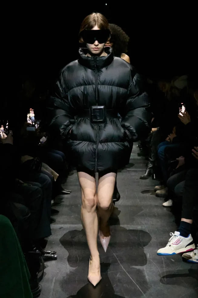 00045-balenciaga-fall-2025-ready-to-wear-credit-gorunway