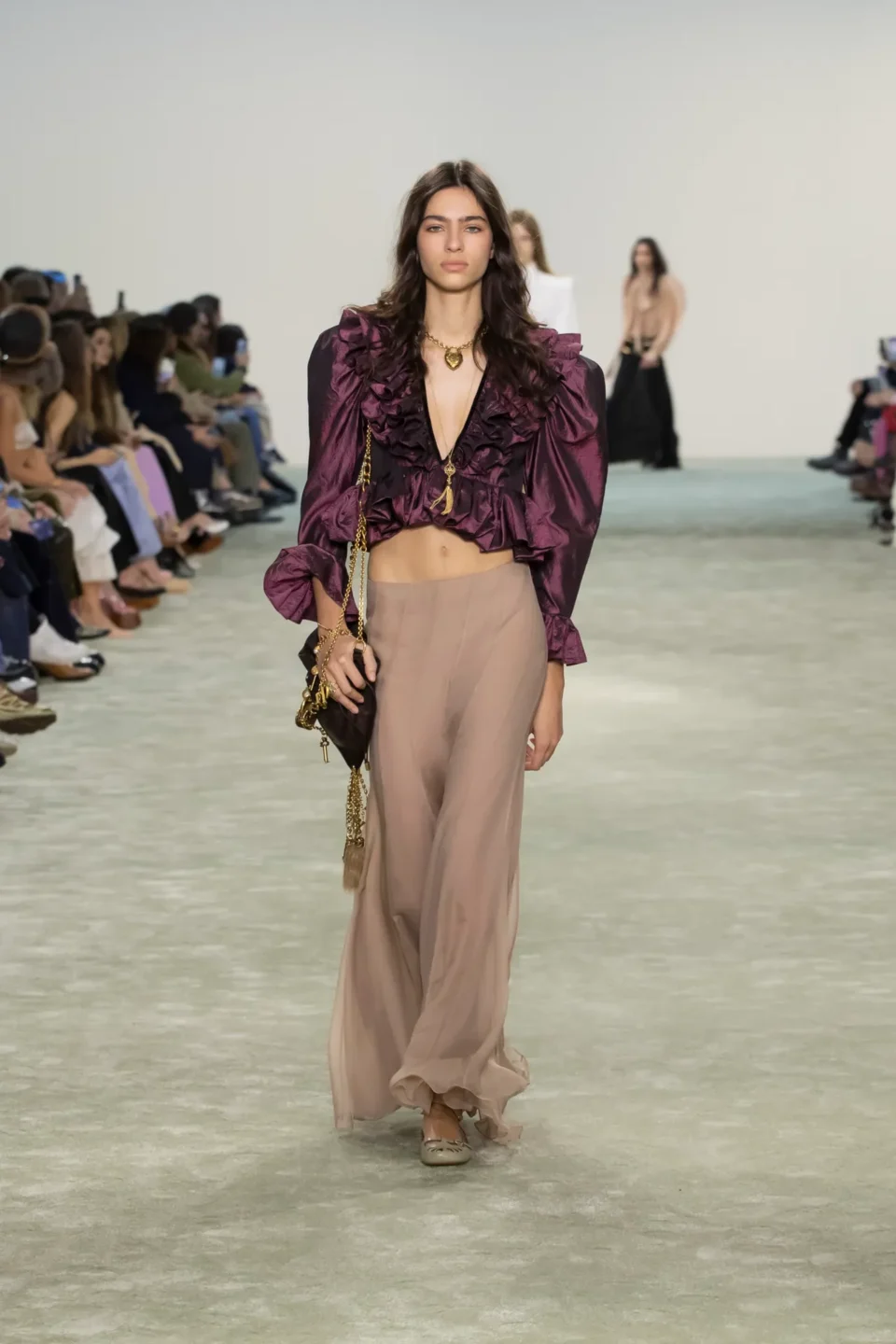 00045-chloe-fall-2025-ready-to-wear-credit-brand