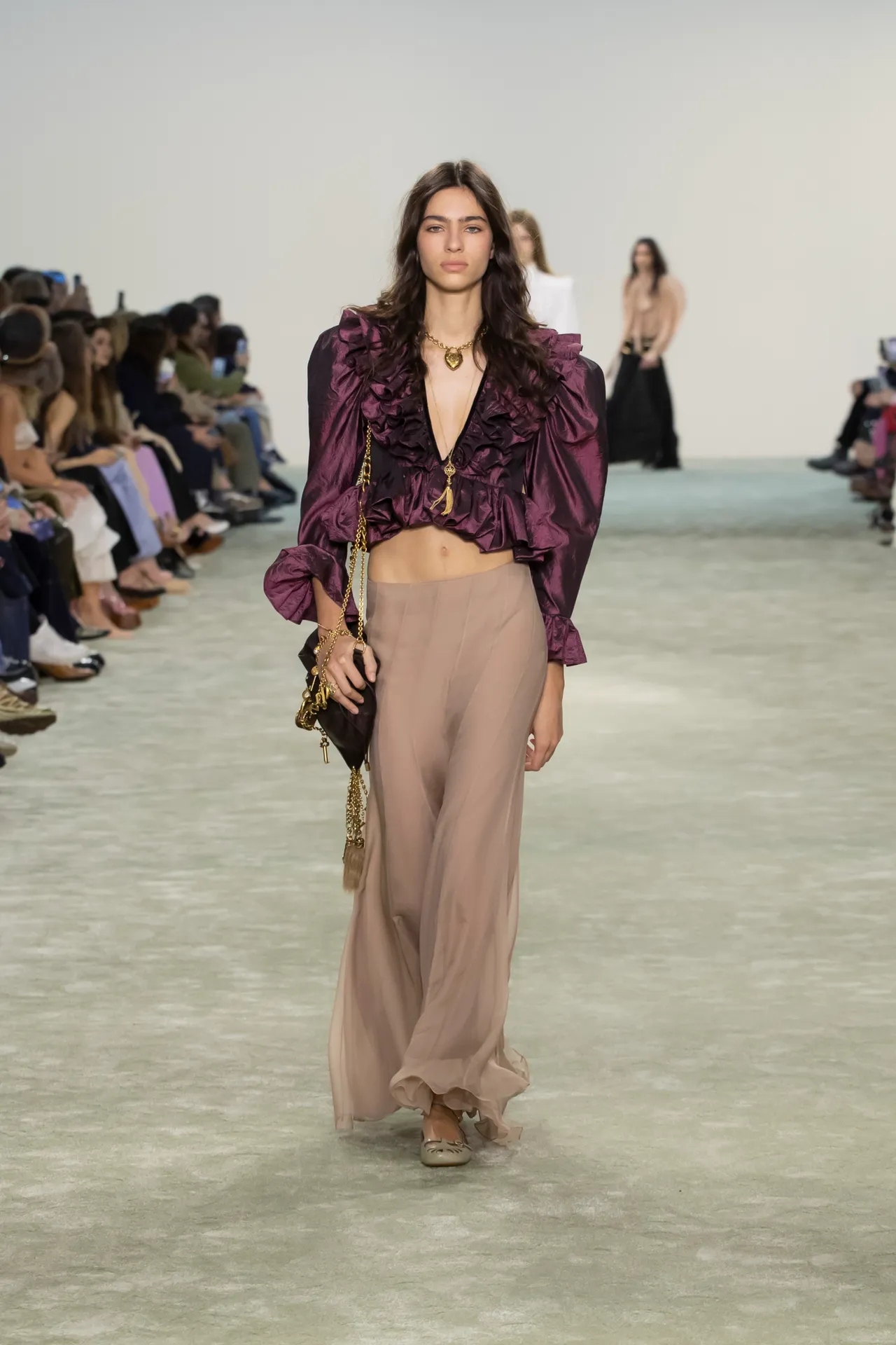 00045-chloe-fall-2025-ready-to-wear-credit-brand