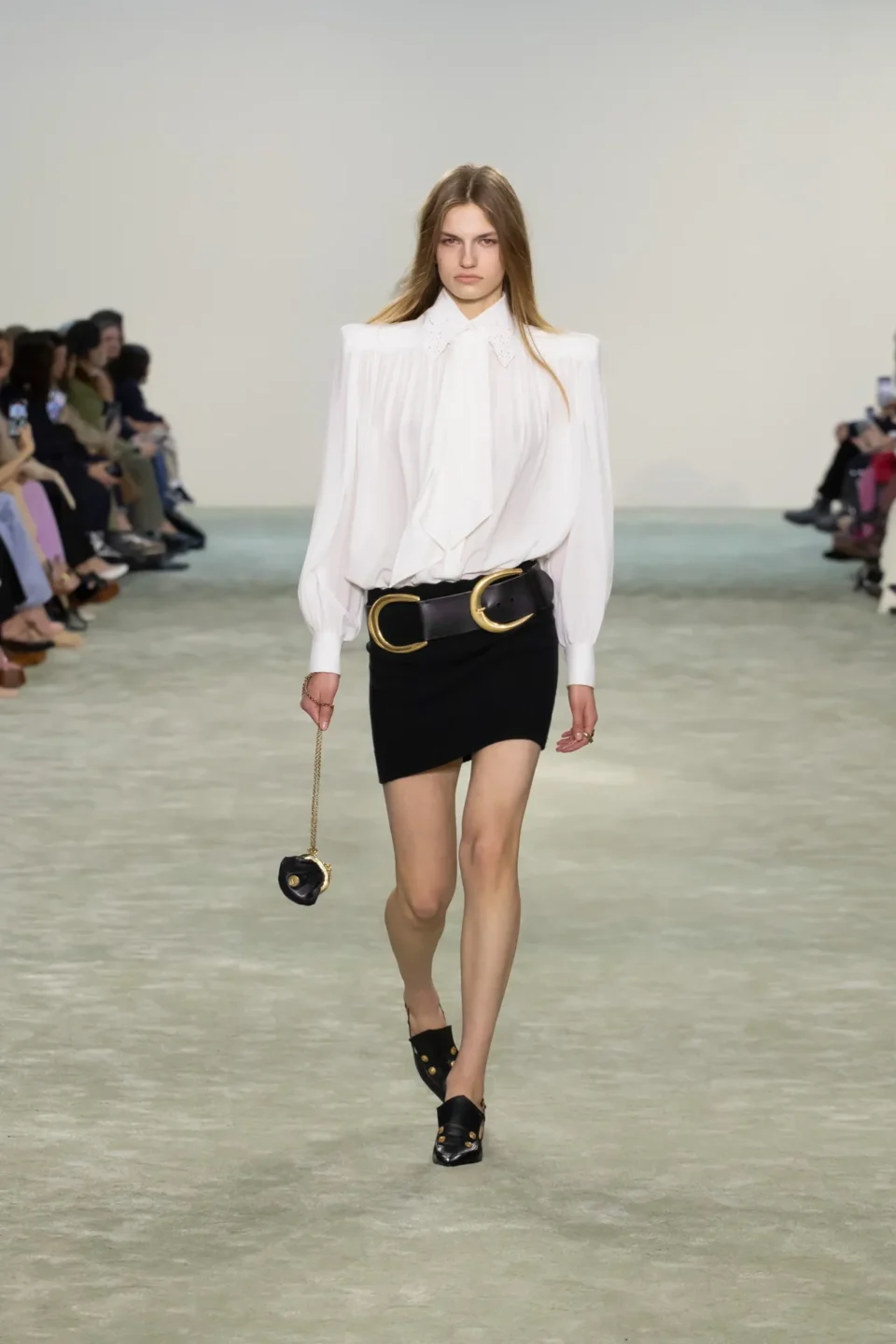 00046-chloe-fall-2025-ready-to-wear-credit-brand