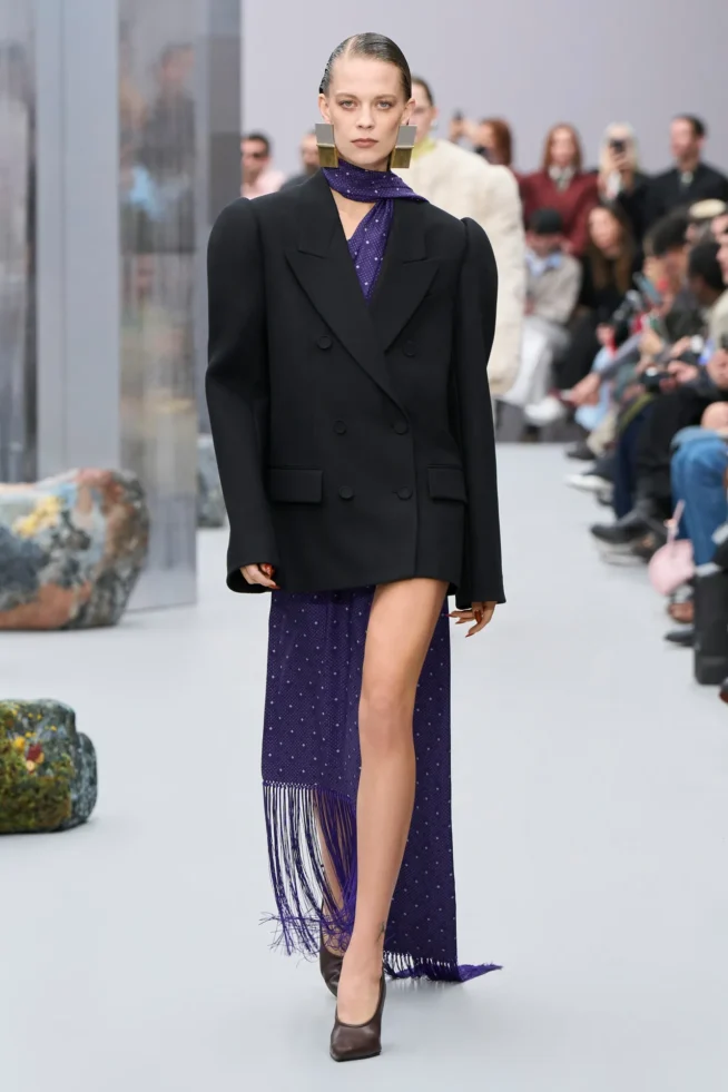 00047-acne-studios-fall-2025-ready-to-wear-credit-gorunway