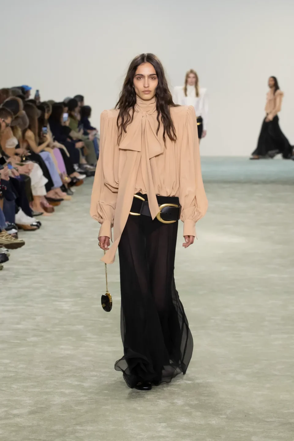 00047-chloe-fall-2025-ready-to-wear-credit-brand