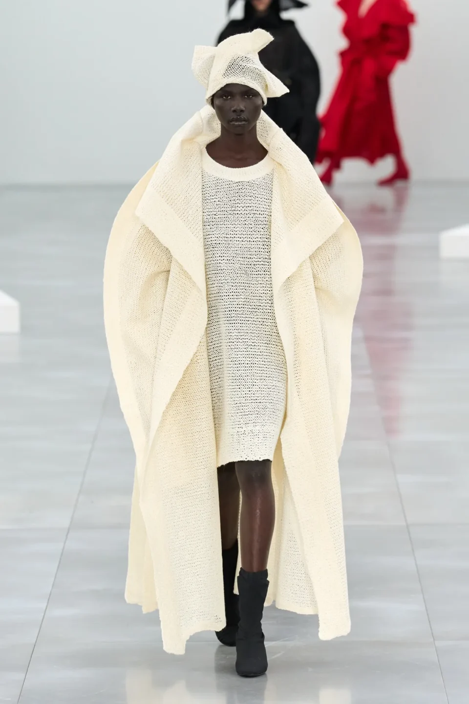 00047-issey-miyake-fall-2025-ready-to-wear-credit-gorunway