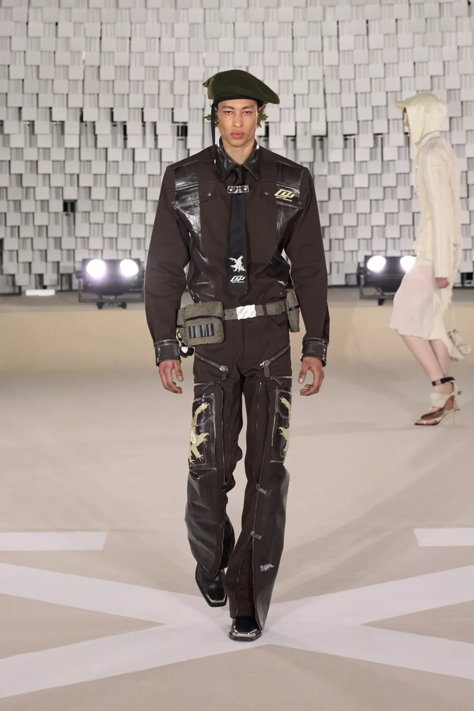 00048-off-white-fall-2025-ready-to-wear-credit-gorunway