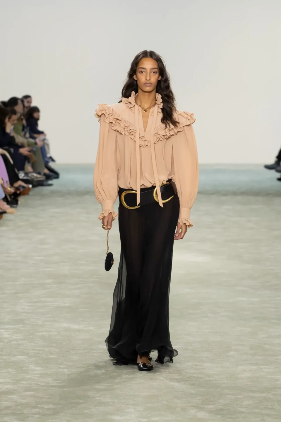 00049-chloe-fall-2025-ready-to-wear-credit-brand