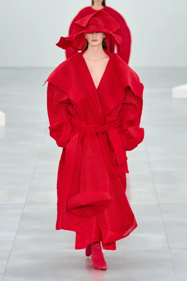 00049-issey-miyake-fall-2025-ready-to-wear-credit-gorunway