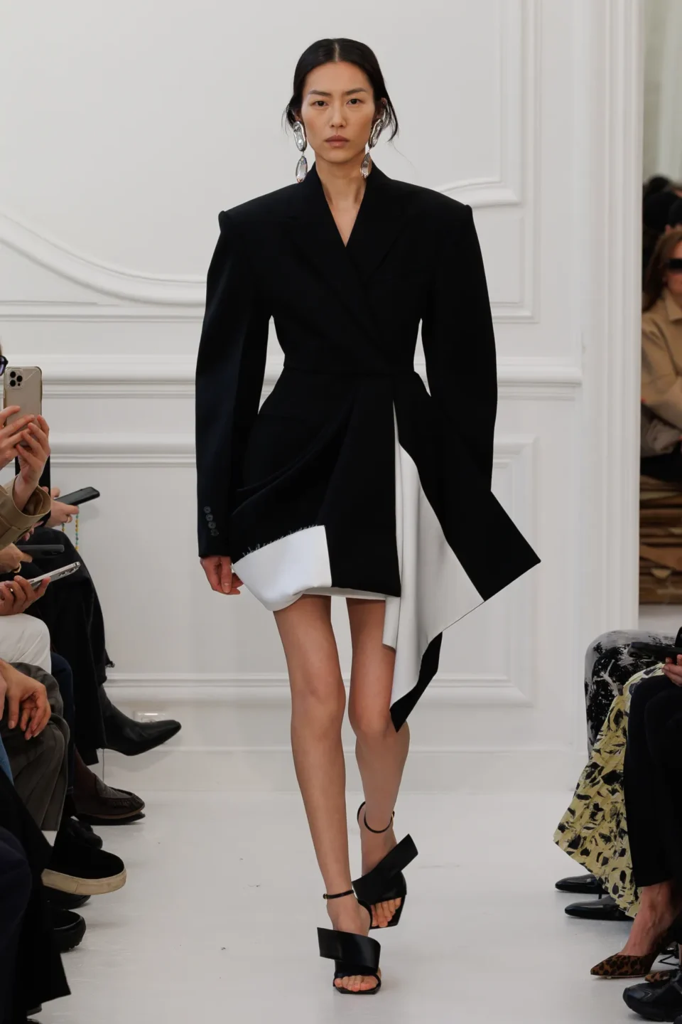00051-givenchy-fall-2025-ready-to-wear-credit-brand