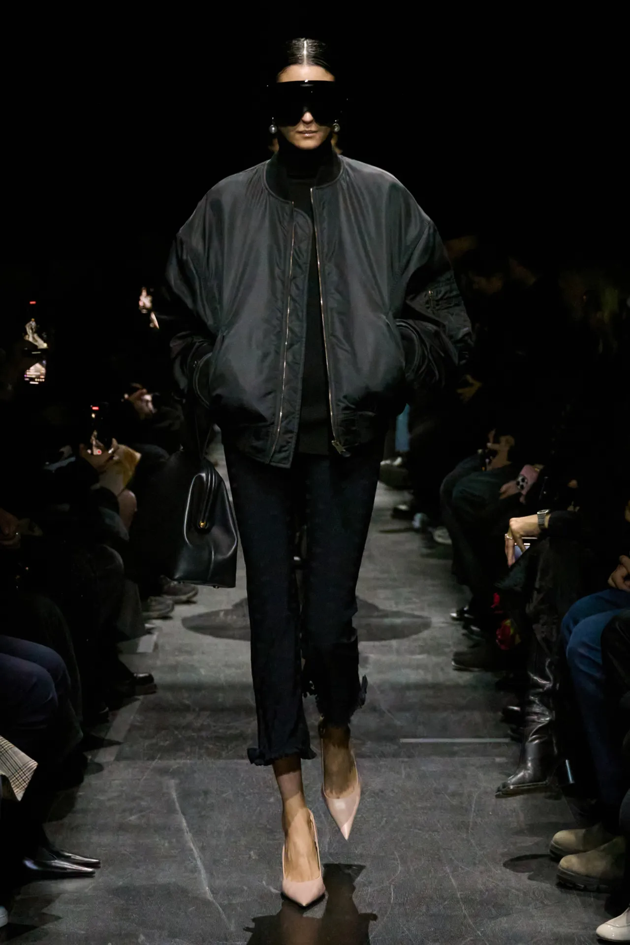00053-balenciaga-fall-2025-ready-to-wear-credit-gorunway