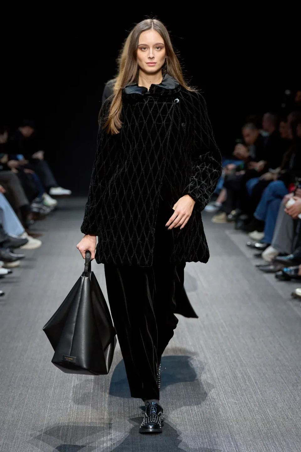 00053-emporio-armani-fall-2025-ready-to-wear-credit-gorunway