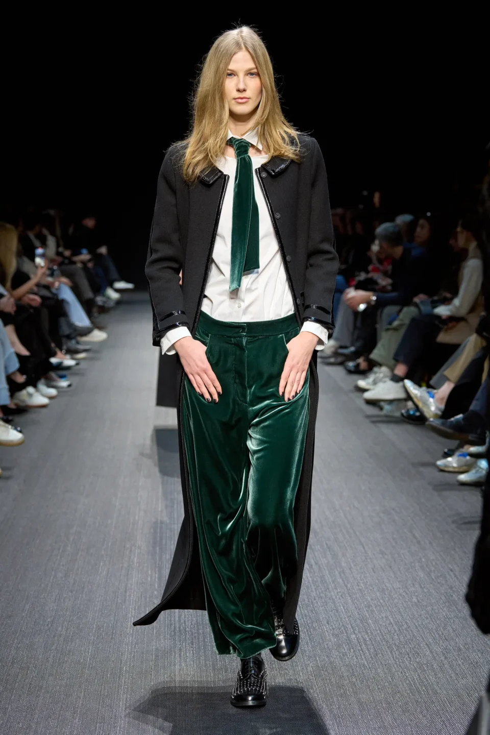 00054-emporio-armani-fall-2025-ready-to-wear-credit-gorunway