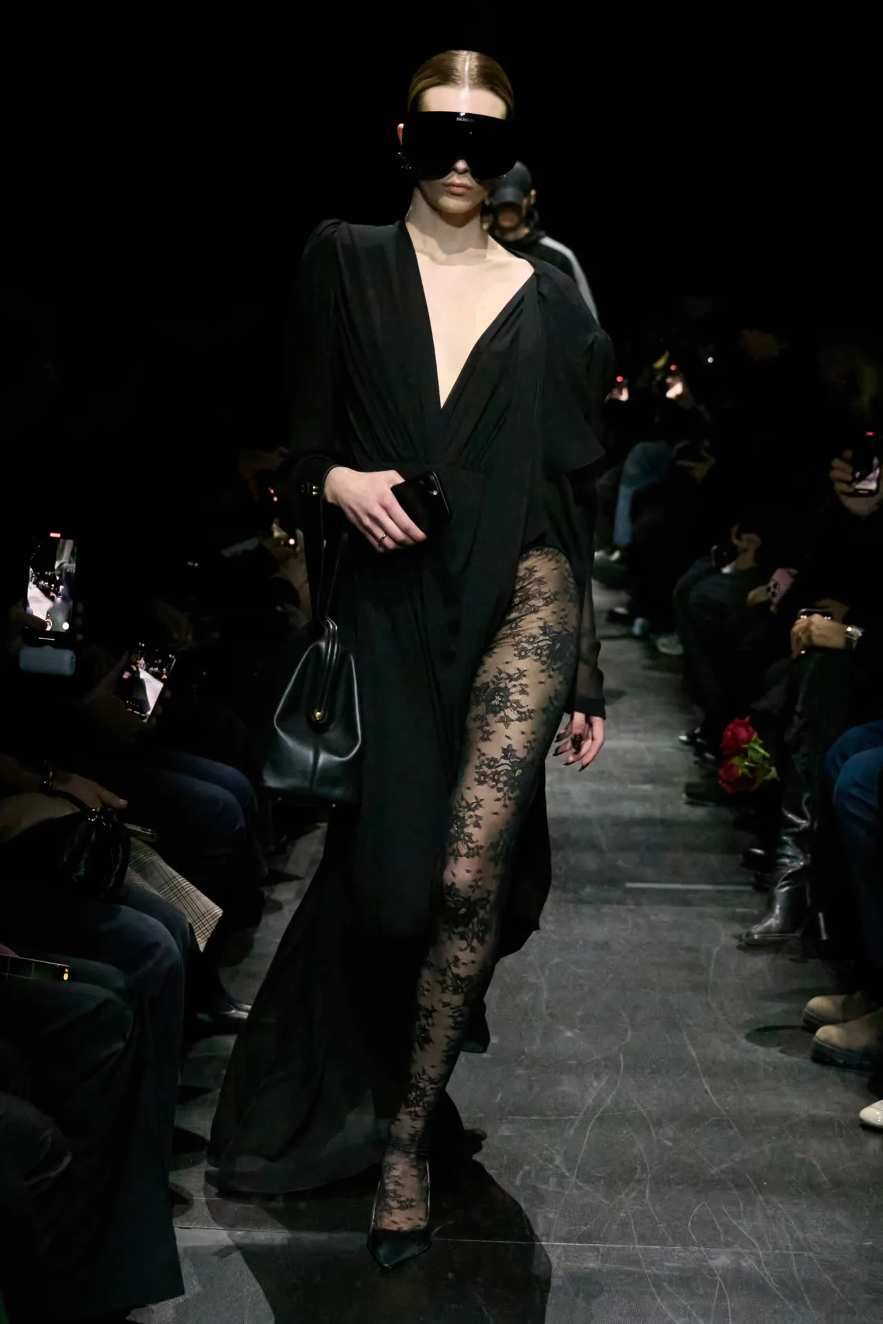 00059-balenciaga-fall-2025-ready-to-wear-credit-gorunway