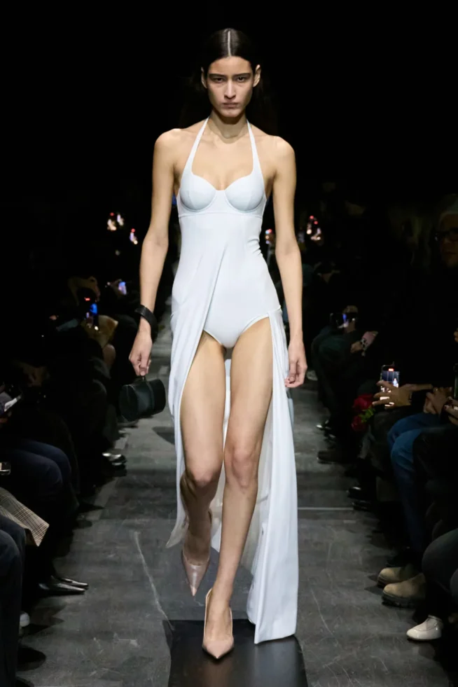 00069-balenciaga-fall-2025-ready-to-wear-credit-gorunway