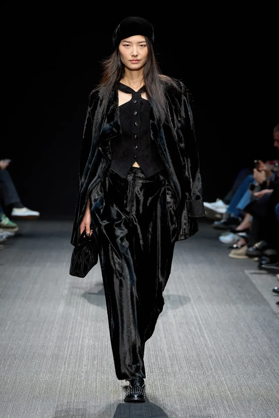00070-emporio-armani-fall-2025-ready-to-wear-credit-gorunway