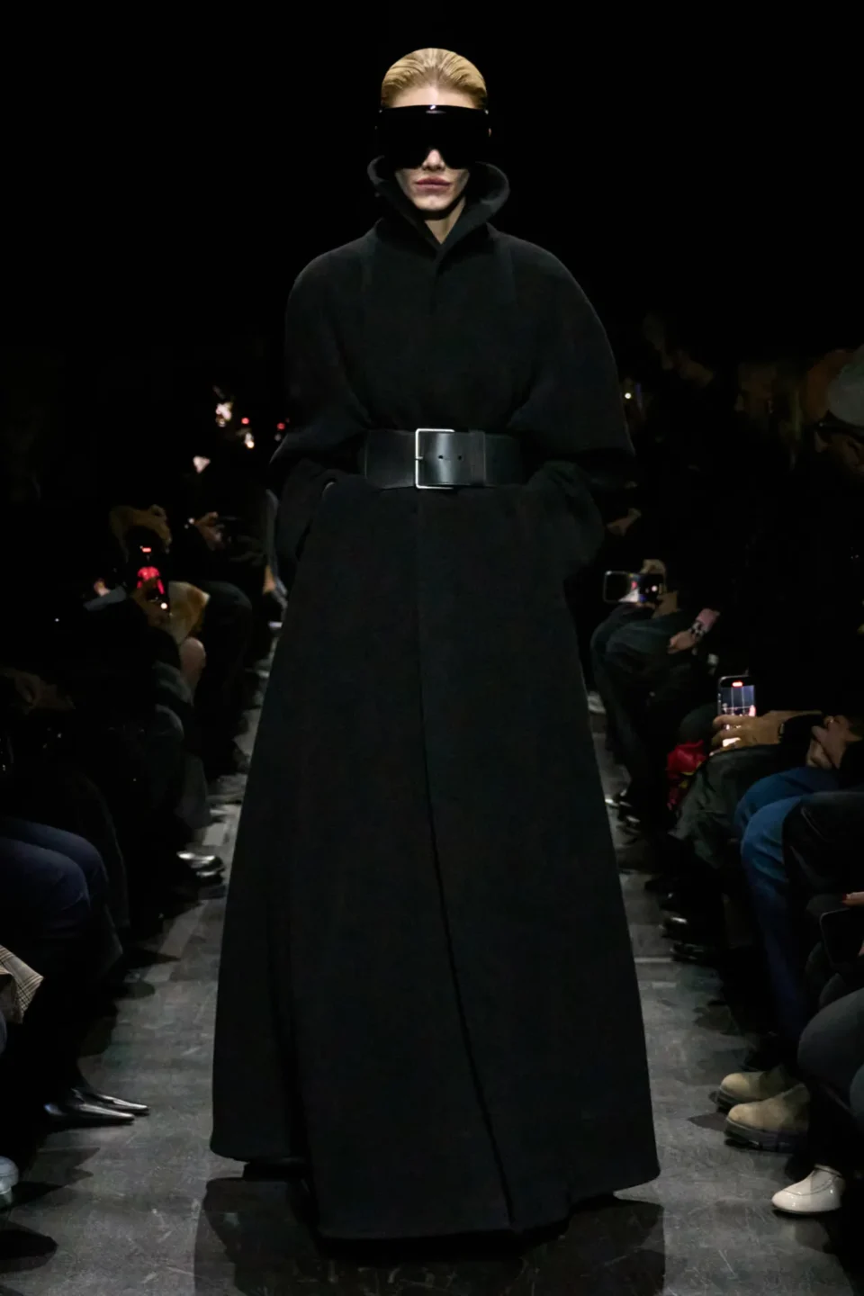 00072-balenciaga-fall-2025-ready-to-wear-credit-gorunway