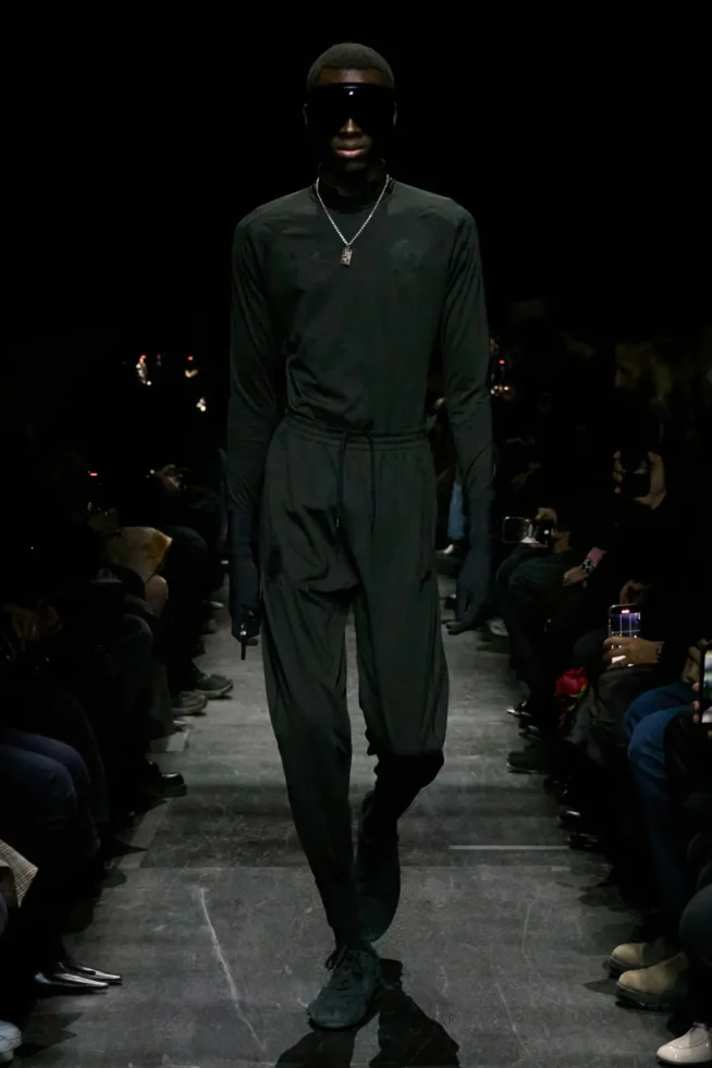 00079-balenciaga-fall-2025-ready-to-wear-credit-gorunway