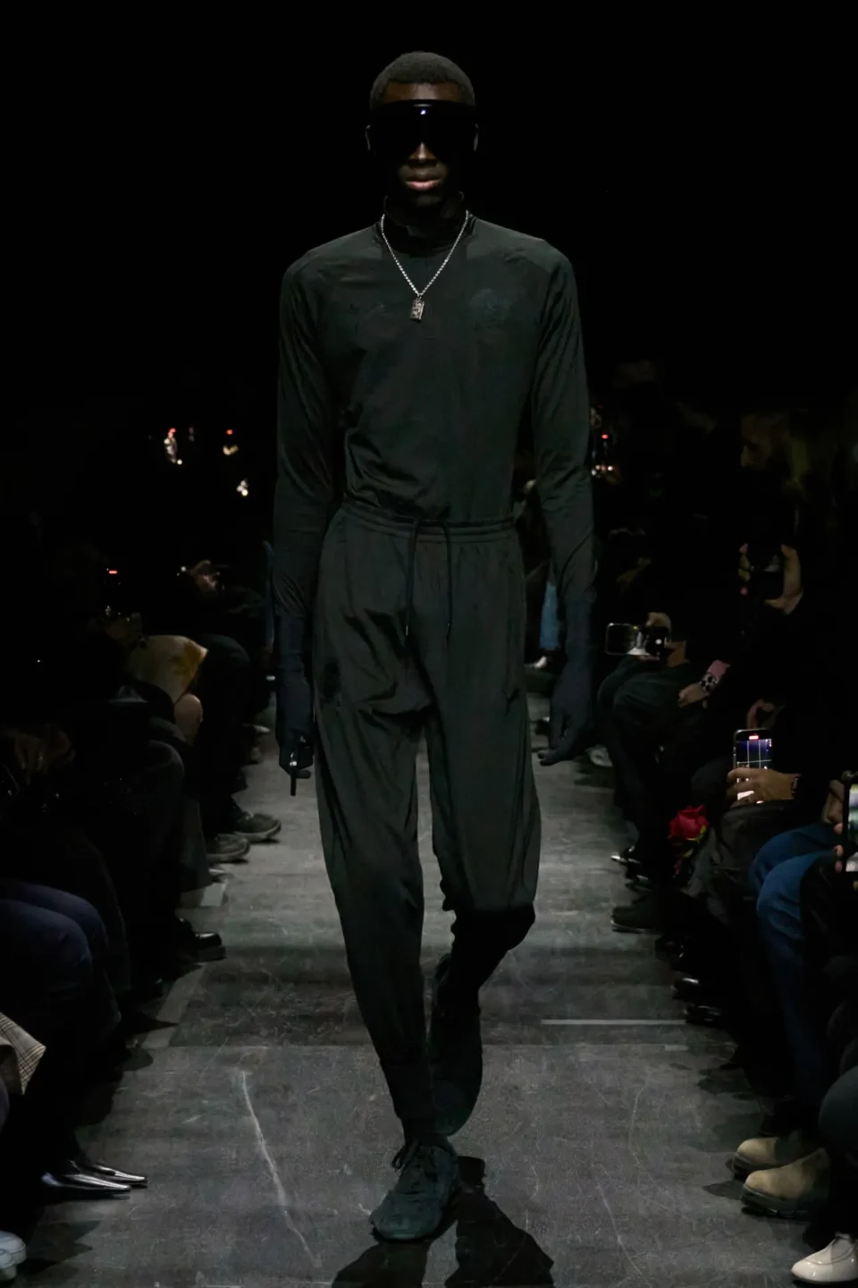 00079-balenciaga-fall-2025-ready-to-wear-credit-gorunway