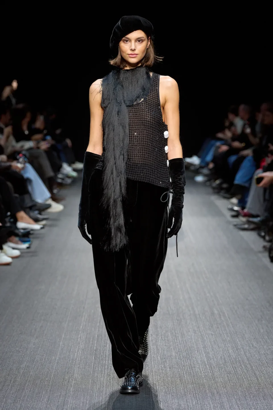 00090-emporio-armani-fall-2025-ready-to-wear-credit-gorunway