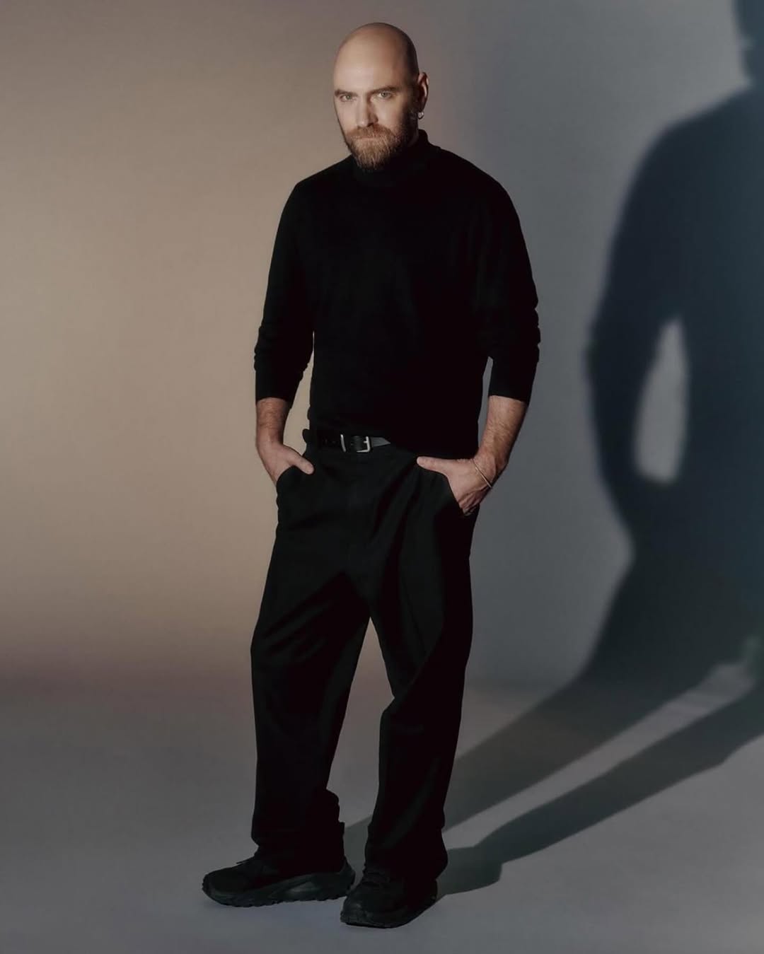Miguel Castro Freitas é o novo estilista da Mugler
O designer português assume o lugar do norteamericano Casey Cadwallader que comandou a marca por sete anos.