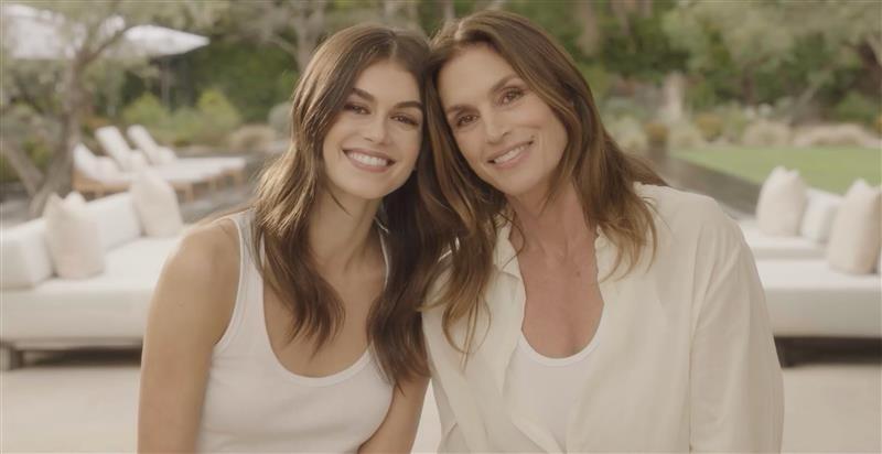 Zara estreia seu streaming no Brasil com Cindy Crawford e Kaia Gerber