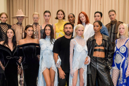 Riccardo Tisci no desfile da Burberry, de Verão 2023