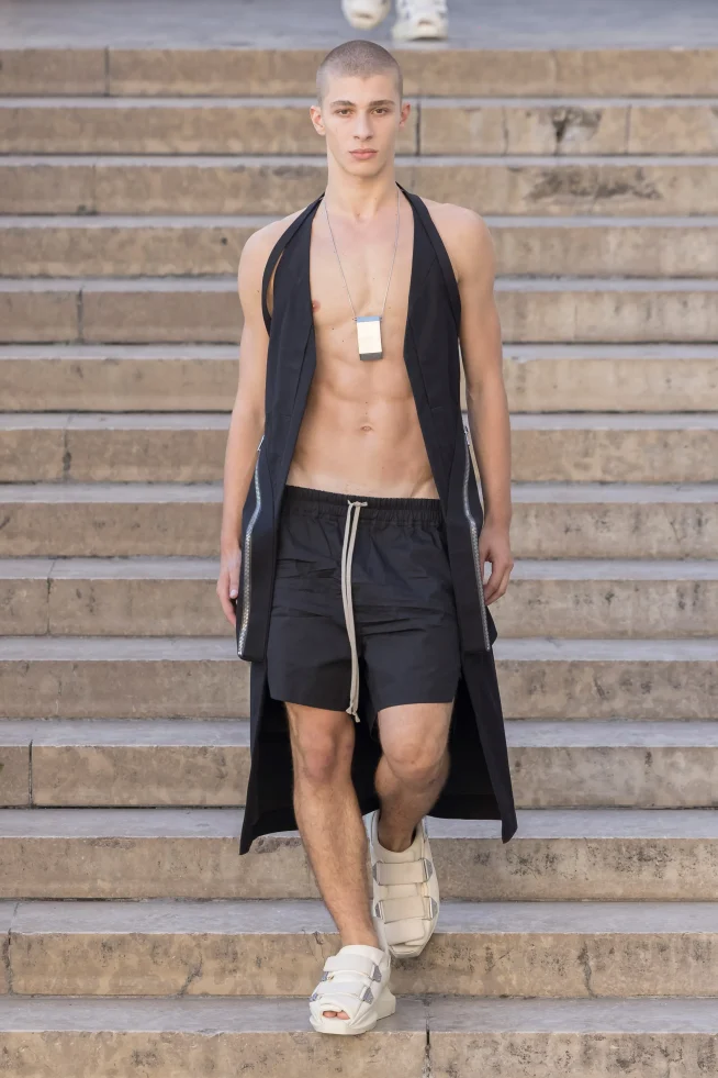 00016-rick-owens-spring-2026-menswear-credit-owenscorp