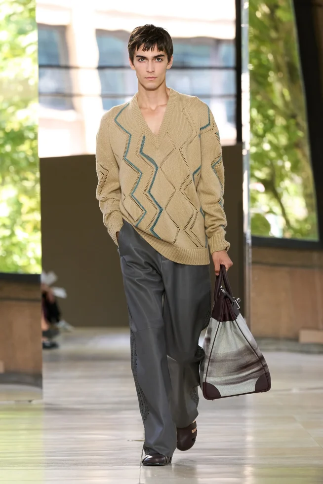 00019-hermes-spring-2026-menswear-credit-gorunway