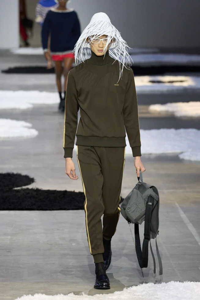 00022-prada-spring-2026-menswear-credit-gorunway