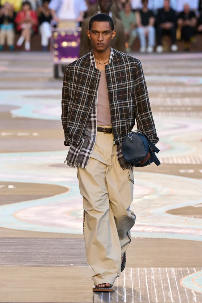 00025-louis-vuitton-spring-2026-menswear-credit-gorunway
