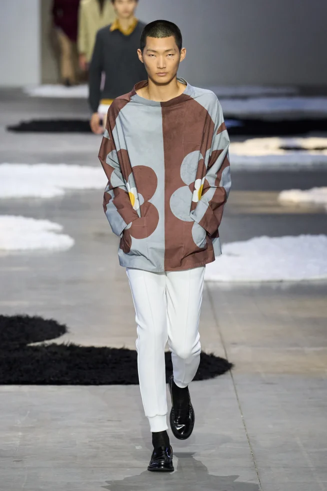 00049-prada-spring-2026-menswear-credit-gorunway