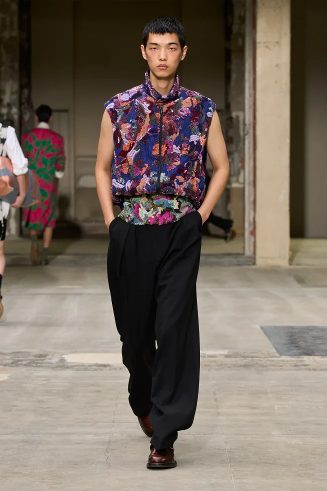 00052-dries-van-noten-spring-2026-menswear-credit-gorunway