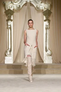 00002-chanel-fall-2025-couture-credit-gorunway