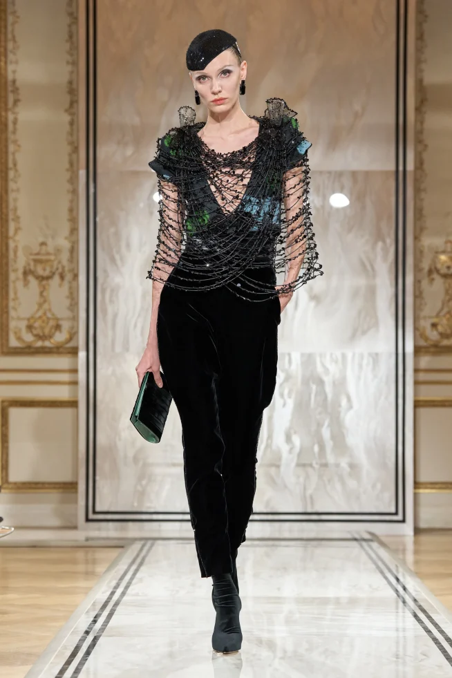 00004-armani-prive-fall-2025-couture-credit-gorunway