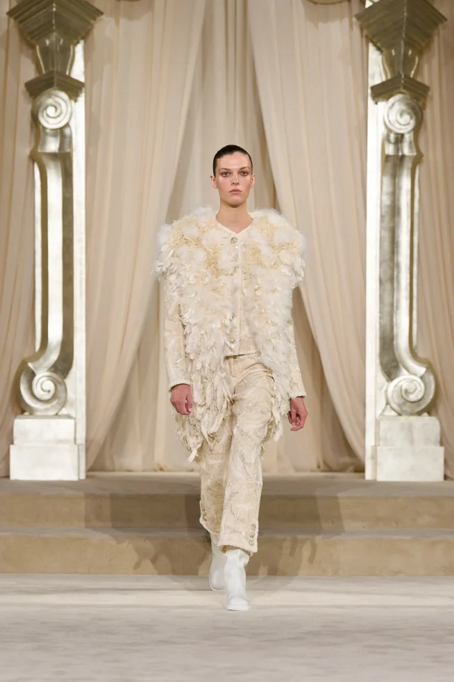 00004-chanel-fall-2025-couture-credit-gorunway