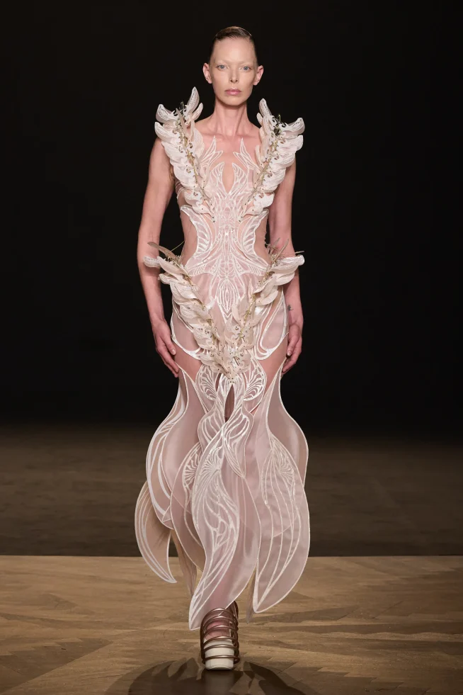 00005-iris-van-herpen-fall-2025-couture-credit-gorunway