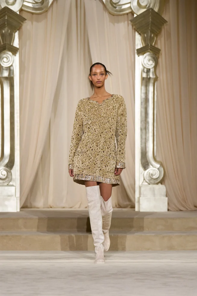 00006-chanel-fall-2025-couture-credit-gorunway