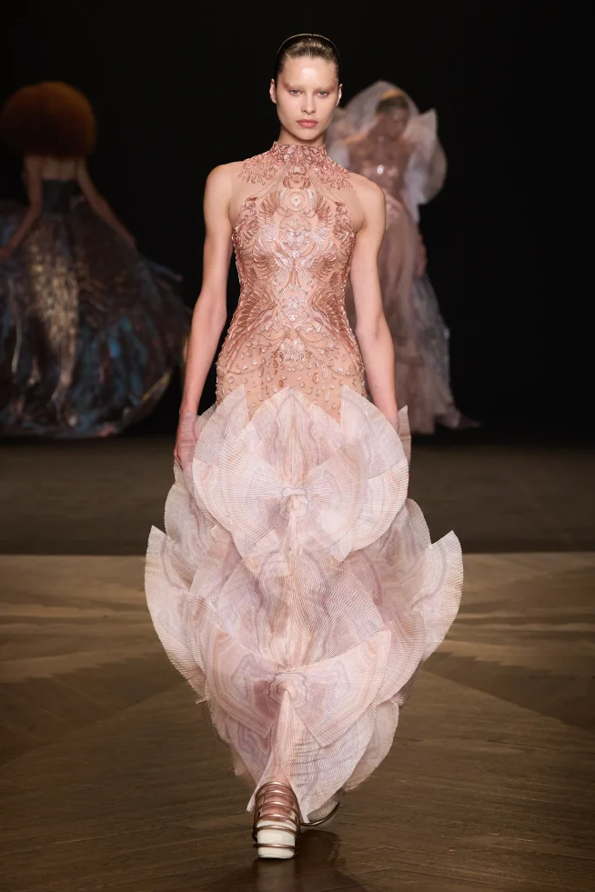 00006-iris-van-herpen-fall-2025-couture-credit-gorunway