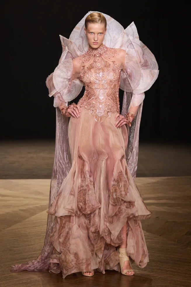 00007-iris-van-herpen-fall-2025-couture-credit-gorunway