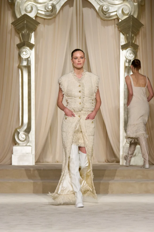 00008-chanel-fall-2025-couture-credit-gorunway