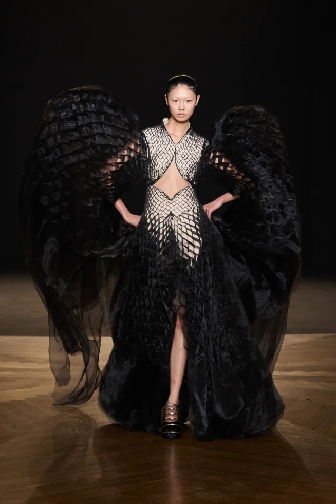 00010-iris-van-herpen-fall-2025-couture-credit-gorunway