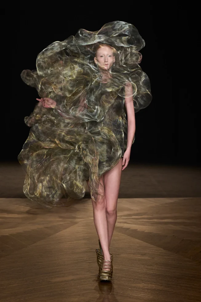 00011-iris-van-herpen-fall-2025-couture-credit-gorunway
