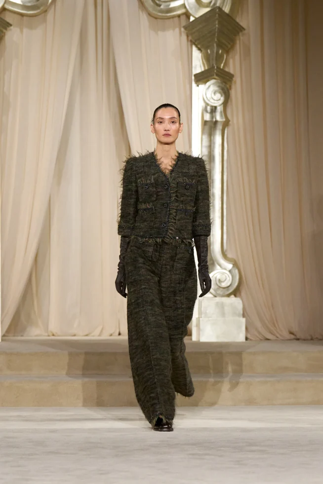 00013-chanel-fall-2025-couture-credit-gorunway