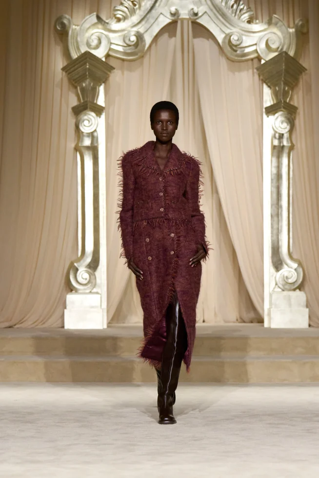 00014-chanel-fall-2025-couture-credit-gorunway