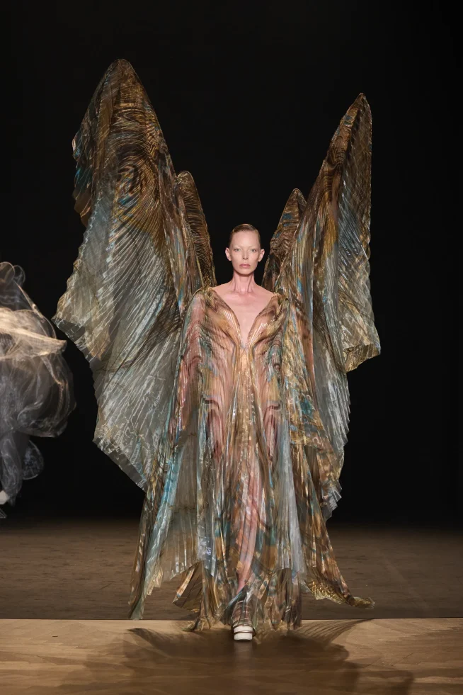 00017-iris-van-herpen-fall-2025-couture-credit-gorunway