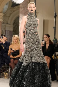 00017-schiaparelli-fall-2025-couture-credit-brand