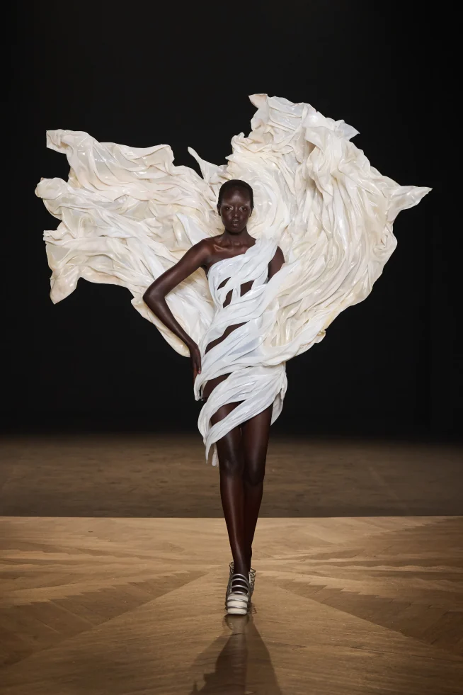 00018-iris-van-herpen-fall-2025-couture-credit-gorunway