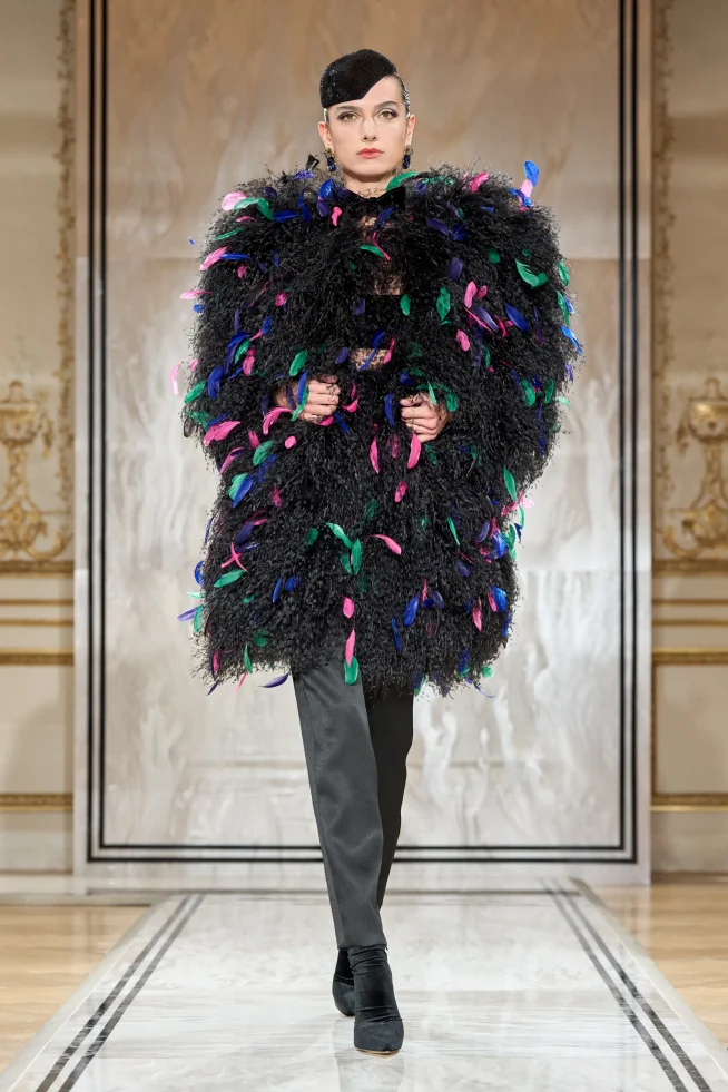 00021-armani-prive-fall-2025-couture-credit-gorunway