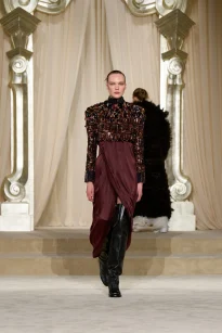 00024-chanel-fall-2025-couture-credit-gorunway