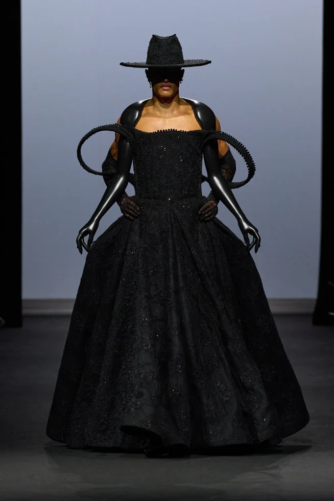 00024-robert-wun-fall-2025-couture-credit-gorunway