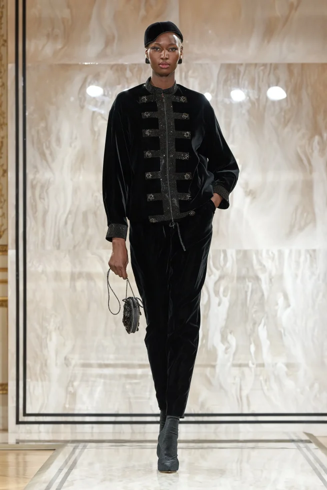 00025-armani-prive-fall-2025-couture-credit-gorunway